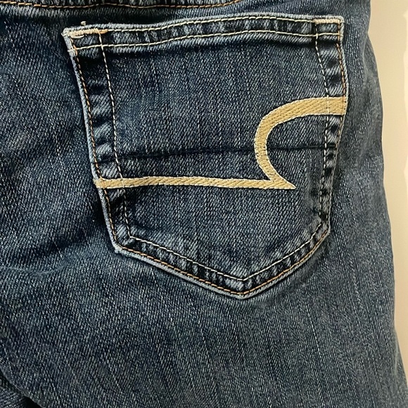 American Eagle Outfitters Distressed Blue Jean Shorts Size 4 - Picture 3 of 5